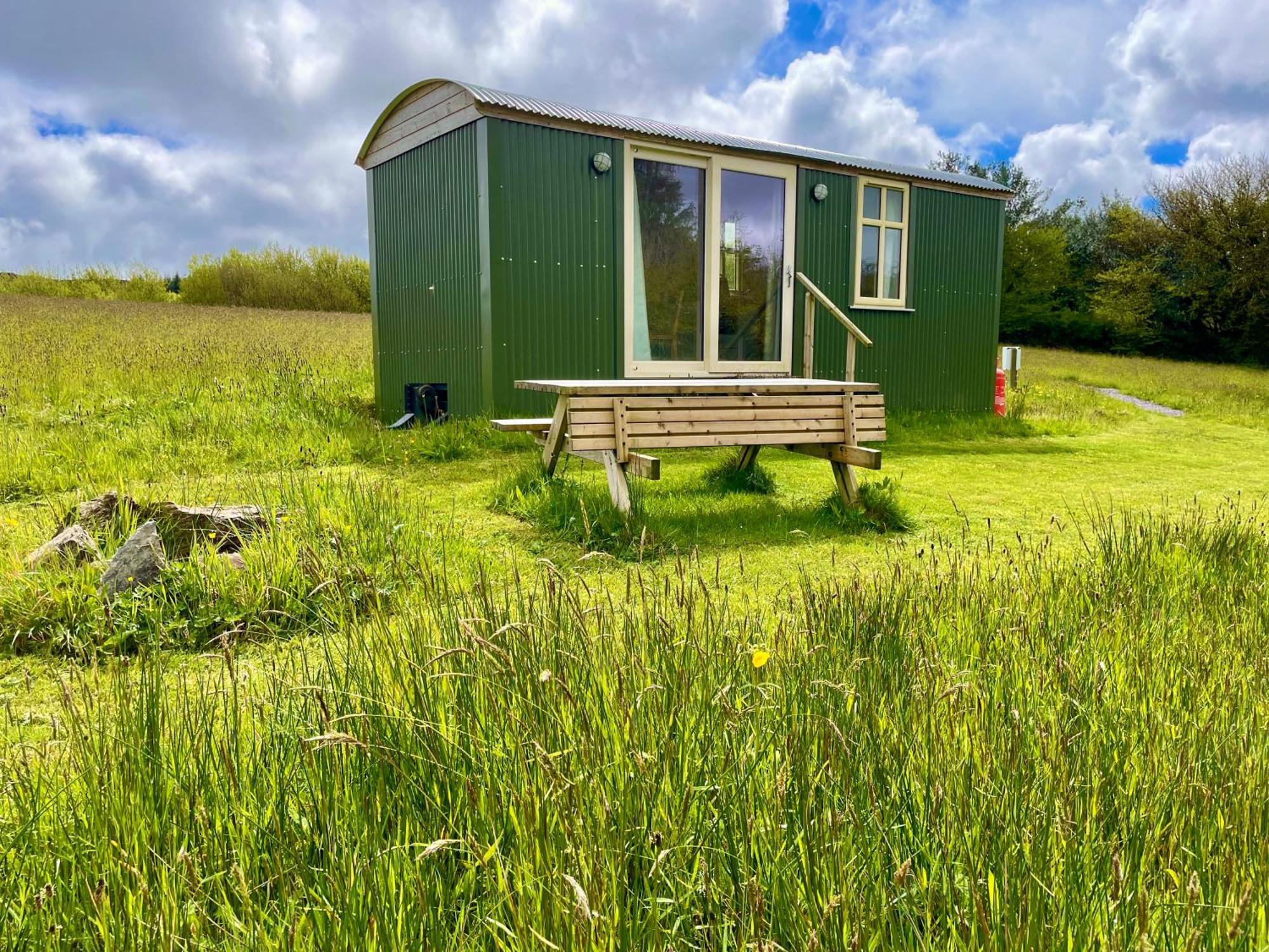 반트리 Stepping Stones Glamping 'The Olive' 빌라 외부 사진